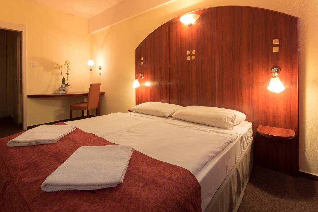 Silver Beach Resort Zamárdi Extérieur photo